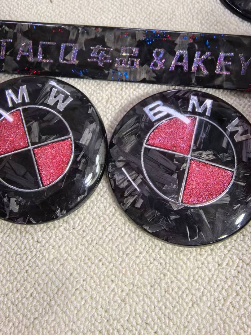 Suitable for BMW front and rear emblems, hood emblems, black and gold dual-tone front and rear wheels, custom steering wheel logos, carbon fiber