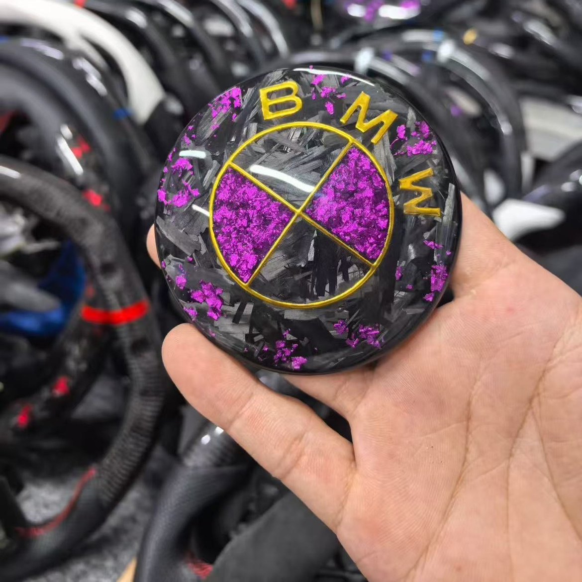 Suitable for BMW front and rear emblems, hood emblems, black and gold dual-tone front and rear wheels, custom steering wheel logos, carbon fiber